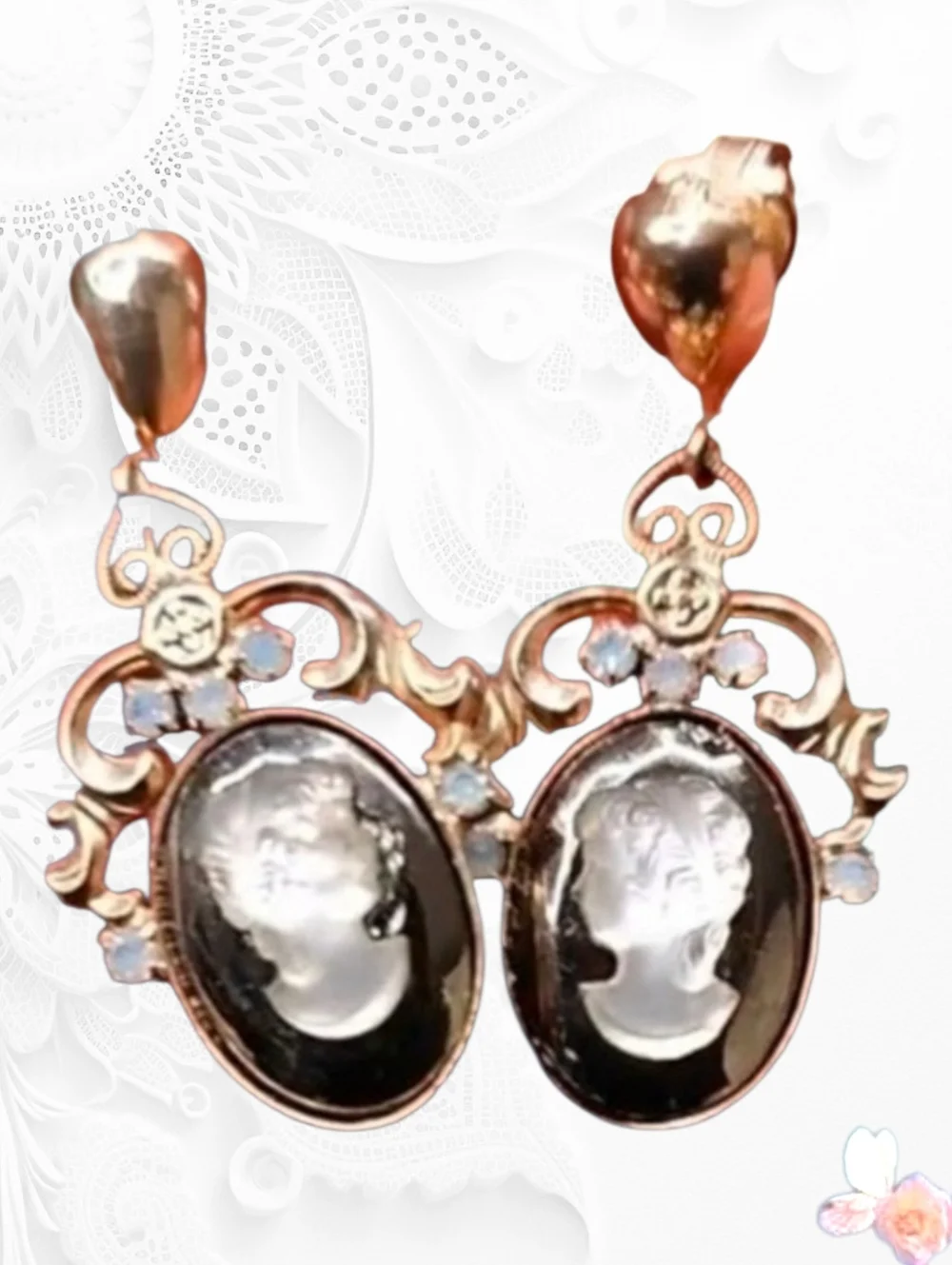 Reverse Cameo Dangle Clip On Earrings Silver White Filigree Vintage Gold Tone - Picture 1 of 4